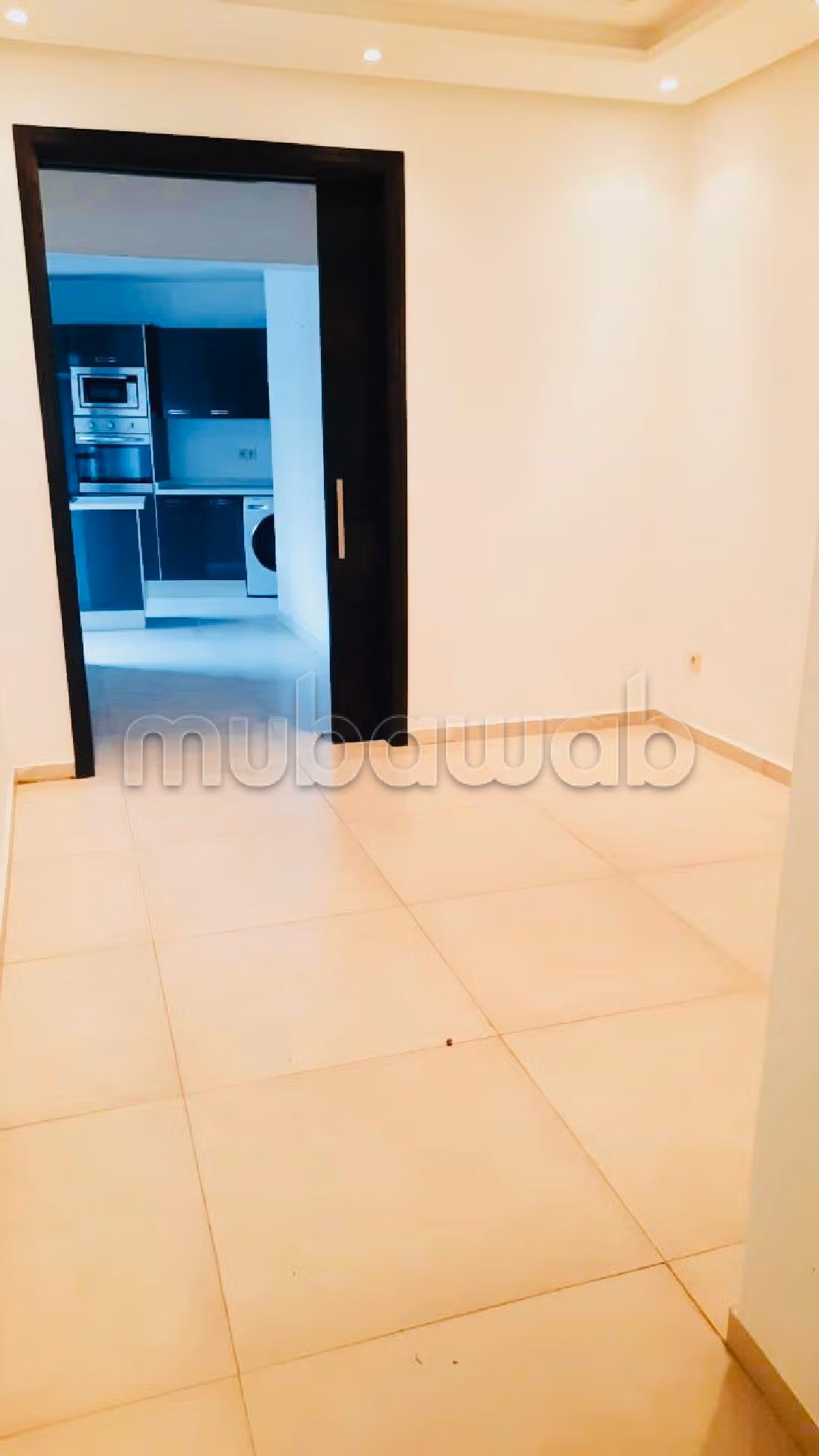 Rent this apartment in Racine. 5 rooms. Well equipped kitchen. 