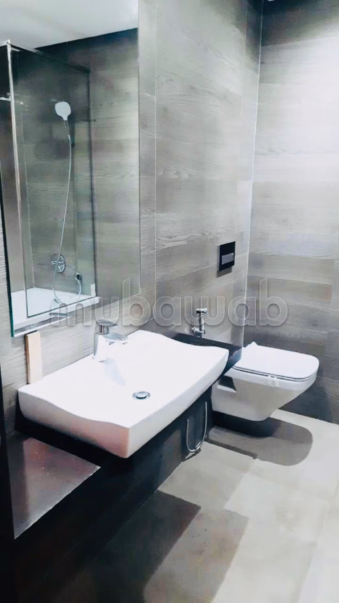 Rent this apartment in Racine. 5 rooms. Well equipped kitchen. 