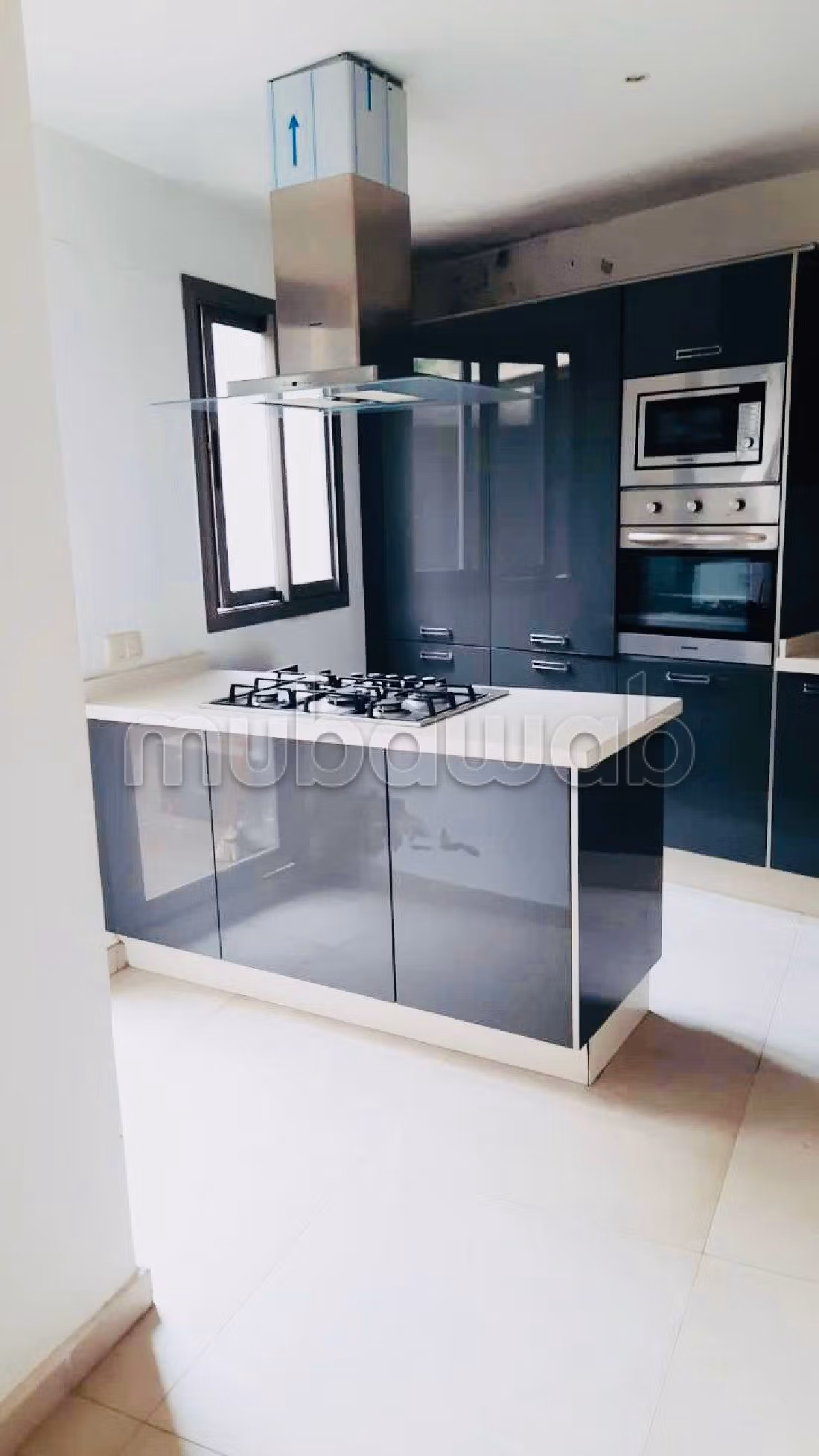 Rent this apartment in Racine. 5 rooms. Well equipped kitchen. 