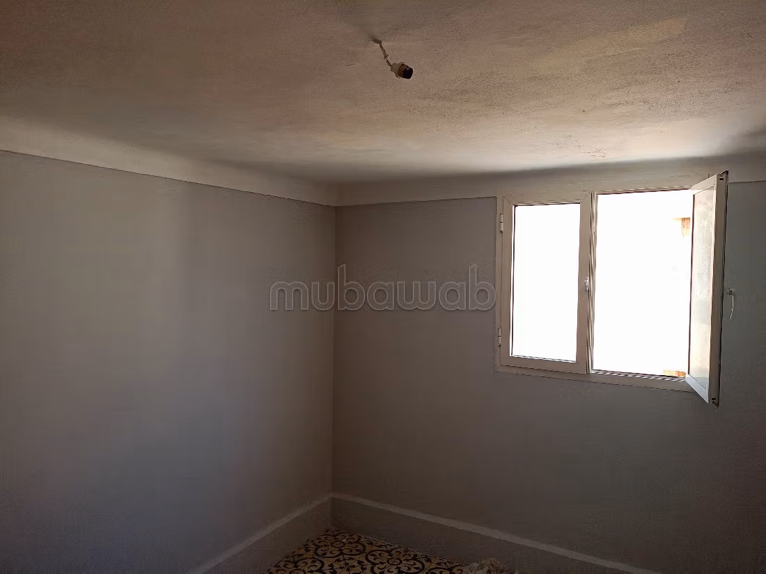 منزل رائع للبيع ب القواس. 7 قطع رائعة. حديقة