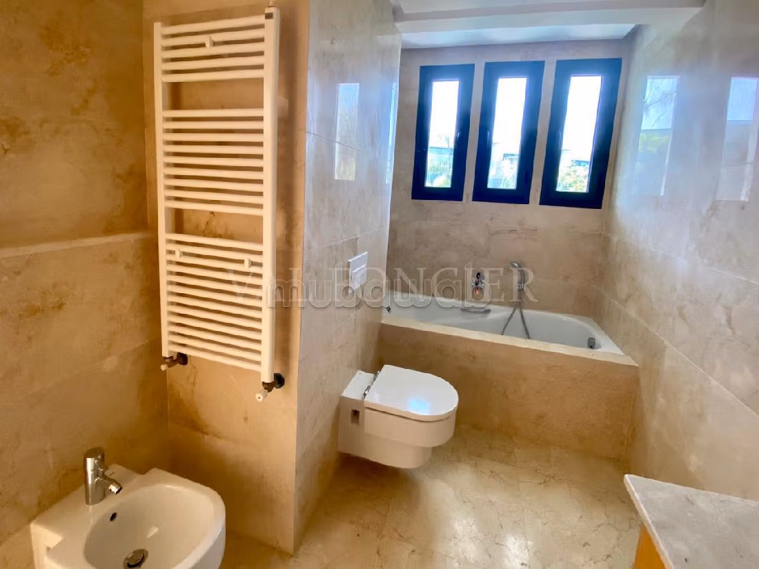 Location duplex 220m2 3chambres avec terrasse et vue dégagée Bouskoura Ville Verte