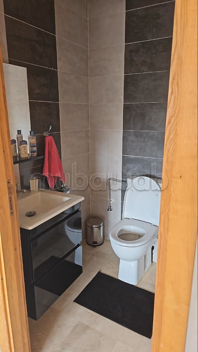 Appartement pied dans l'eau et vue partielle sur mer