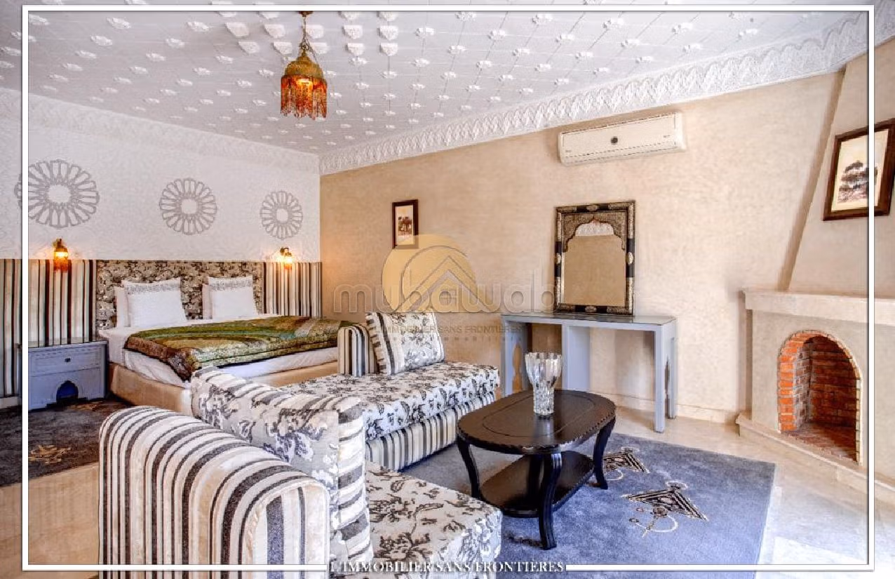 Luxury Villa for sale in Route de Fez. 26 large rooms. Well decorated. 