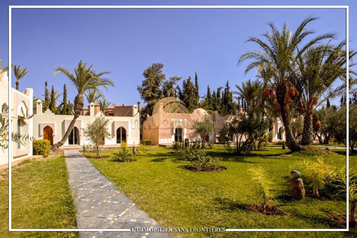 Luxury Villa for sale in Route de Fez. 26 large rooms. Well decorated. 