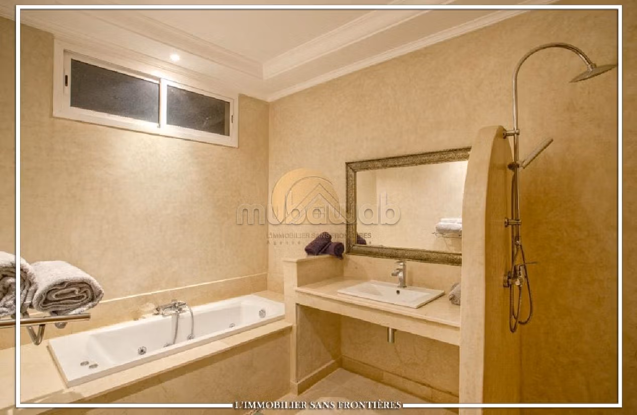 Luxury Villa for sale in Route de Fez. 26 large rooms. Well decorated. 