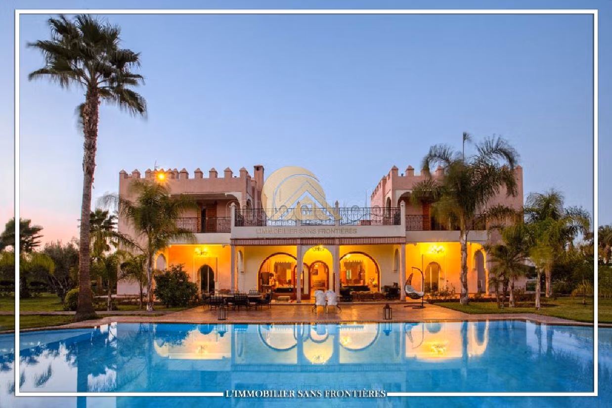 Luxury Villa for sale in Route de Fez. 26 large rooms. Well decorated. 