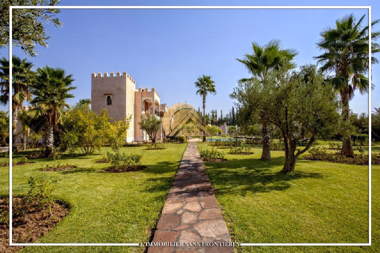 Luxury Villa for sale in Route de Fez. 26 large rooms. Well decorated. 