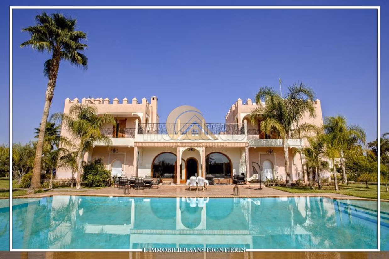 Luxury Villa for sale in Route de Fez. 26 large rooms. Well decorated. 