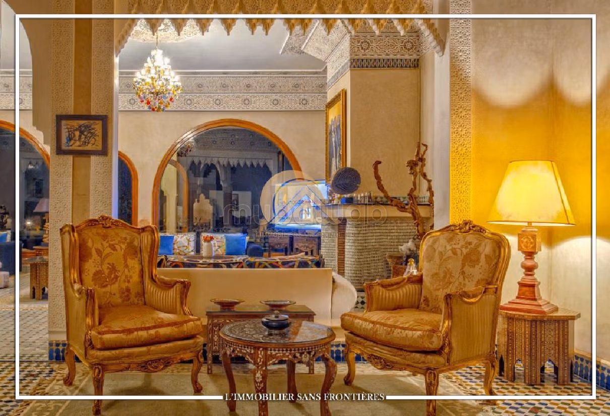 Luxury Villa for sale in Route de Fez. 26 large rooms. Well decorated. 