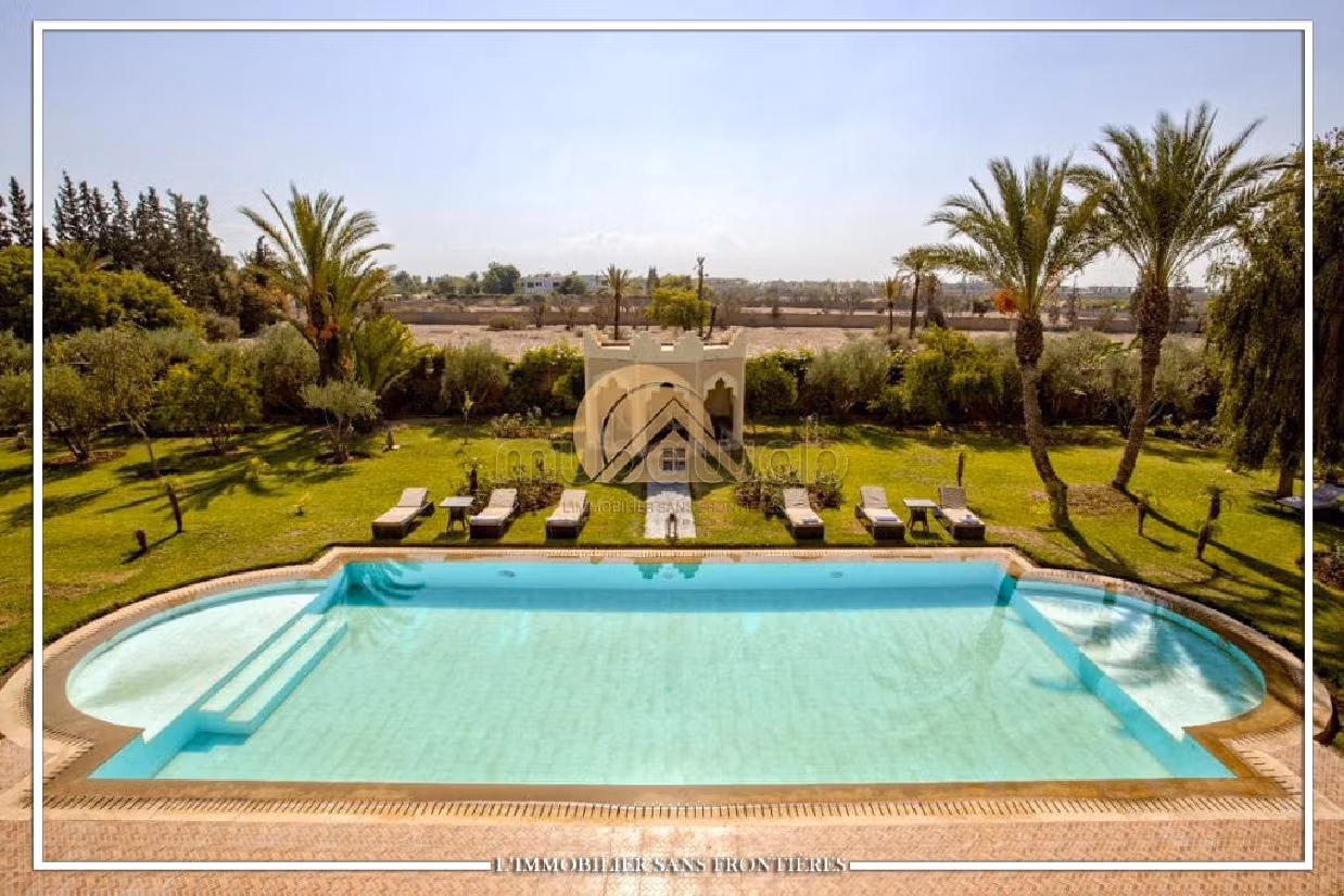 Luxury Villa for sale in Route de Fez. 26 large rooms. Well decorated. 
