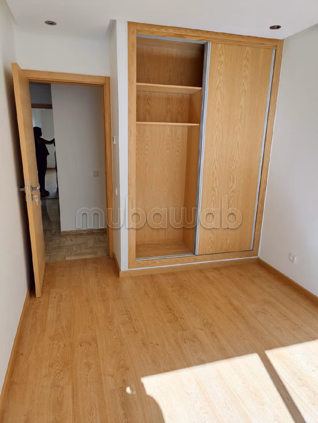Apartment for rent in Racine. Large area 145 m². Double glazed windows and central heating