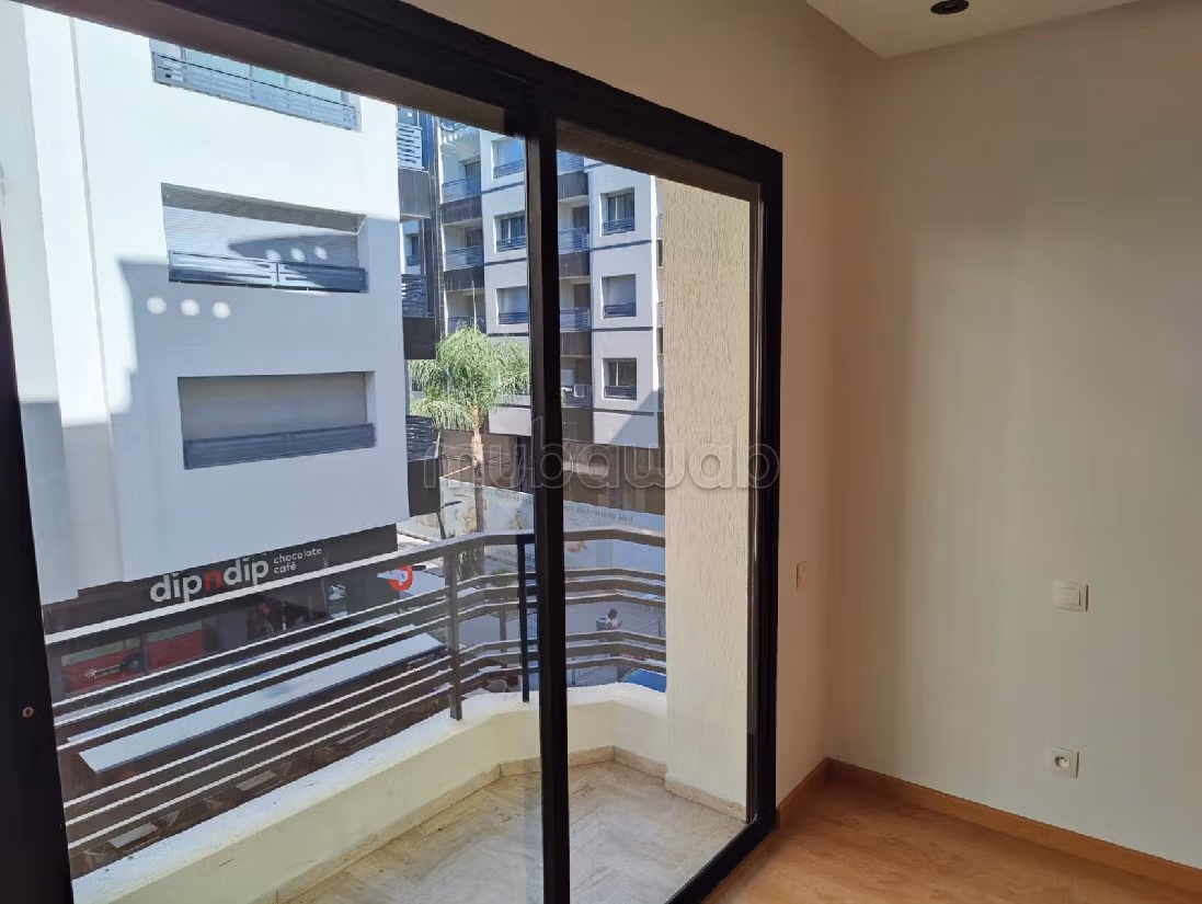 Apartment for rent in Racine. Large area 145 m². Double glazed windows and central heating