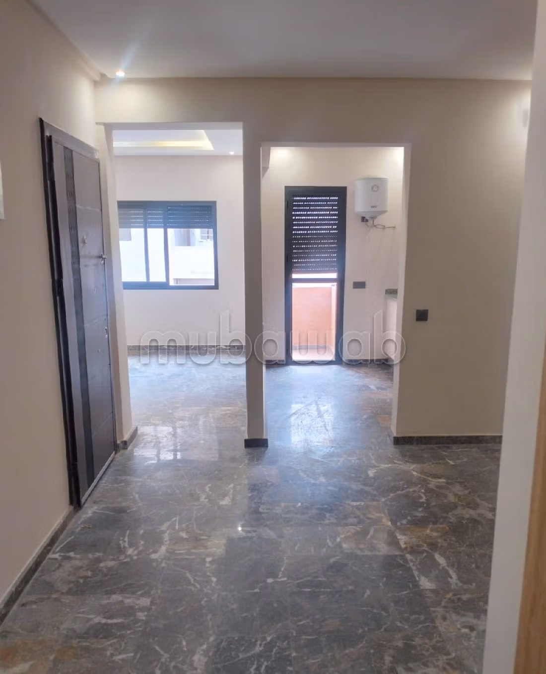 Piso en venta en Bouaakkaz. 4 habitaciones. Sin ascensor, gran terraza.