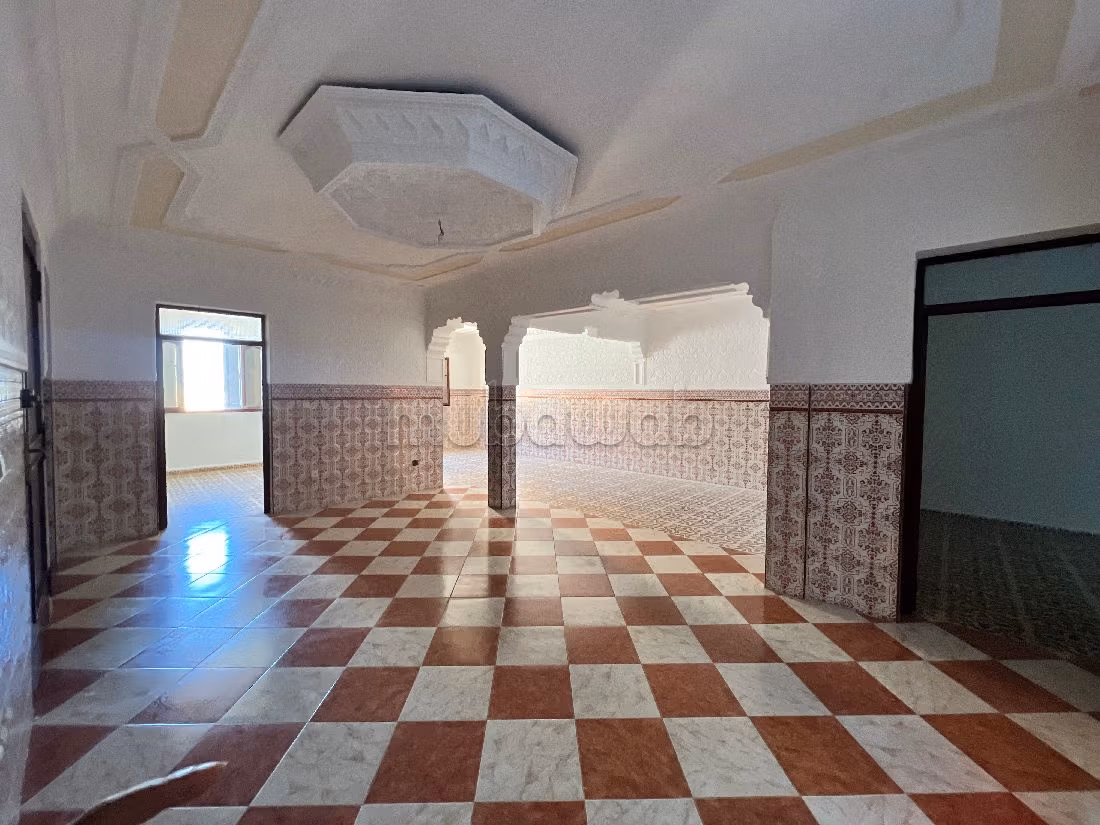 Find your house to buy. 5 comfortable rooms. Secured door.