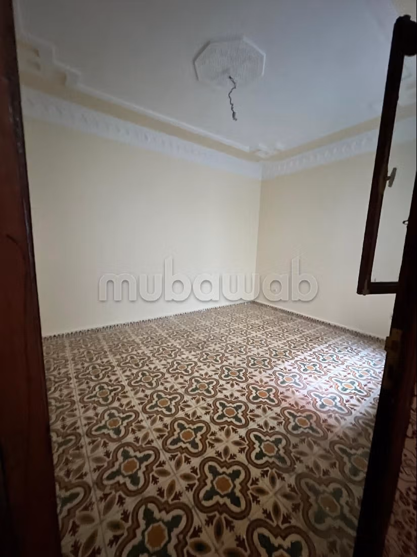 Find your house to buy. 5 comfortable rooms. Secured door.