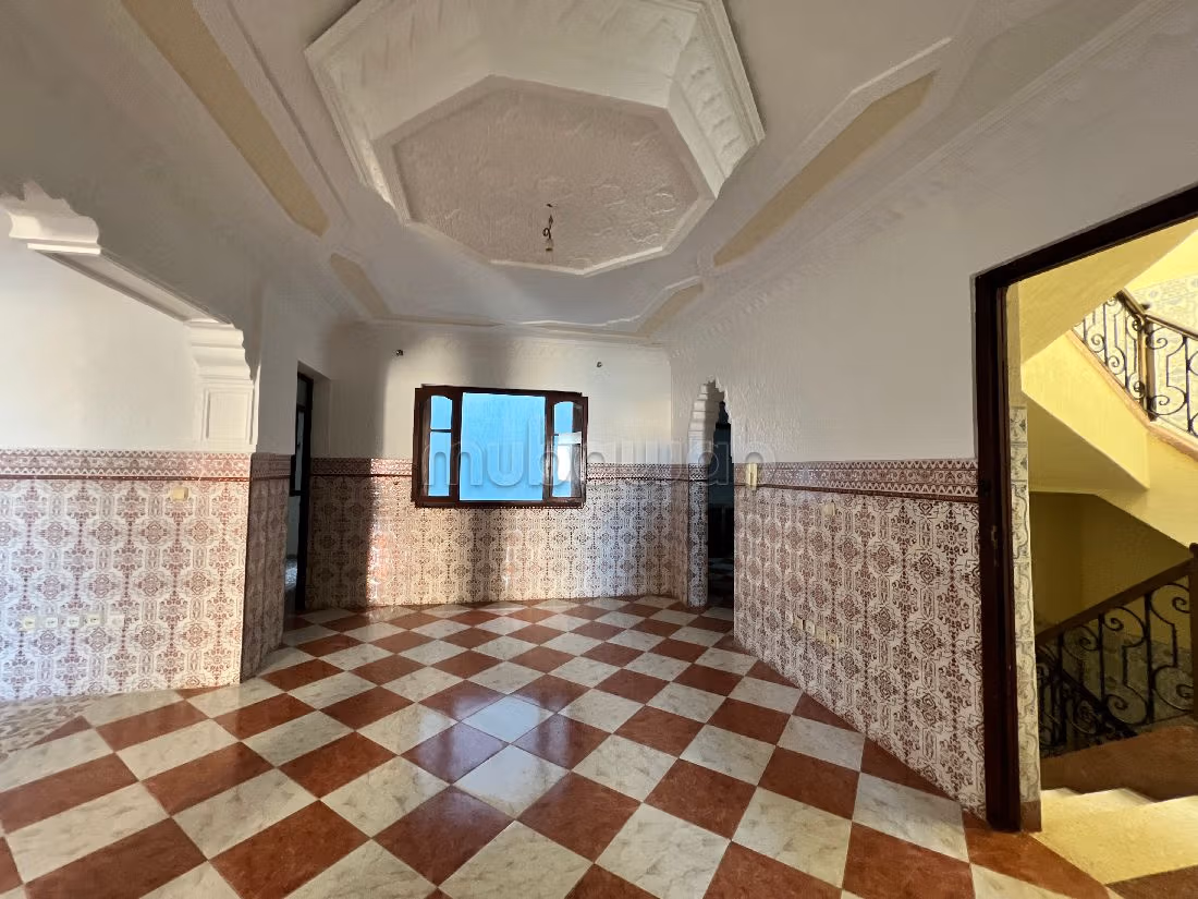 Find your house to buy. 5 comfortable rooms. Secured door.