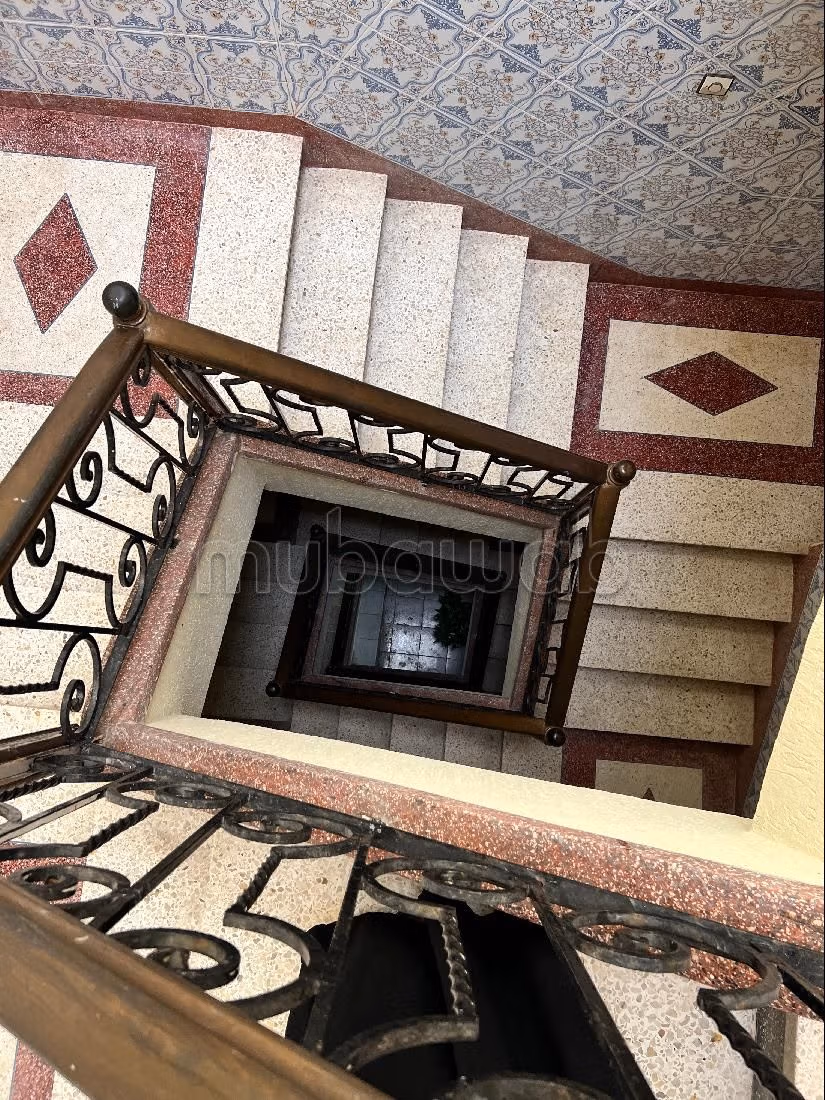 Find your house to buy. 5 comfortable rooms. Secured door.