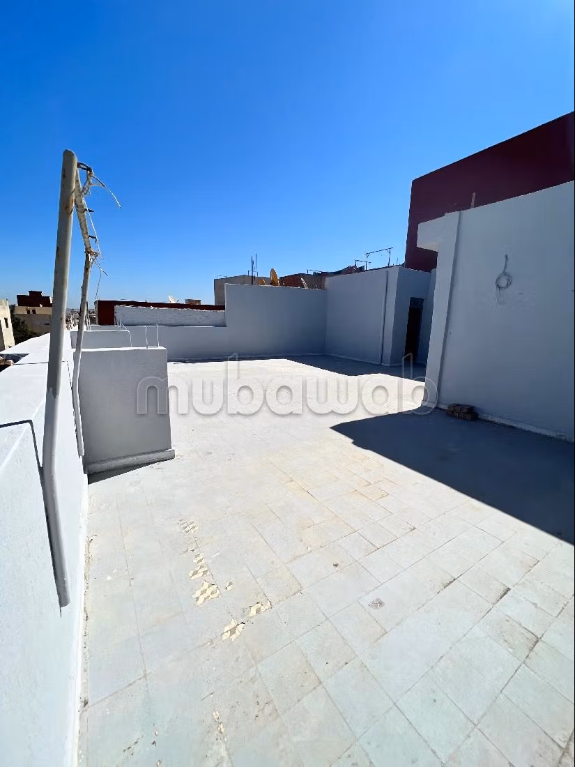 Find your house to buy. 5 comfortable rooms. Secured door.