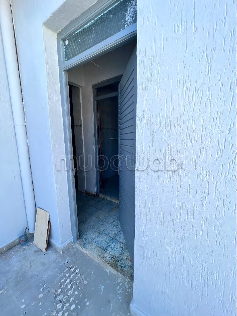 Find your house to buy. 5 comfortable rooms. Secured door.