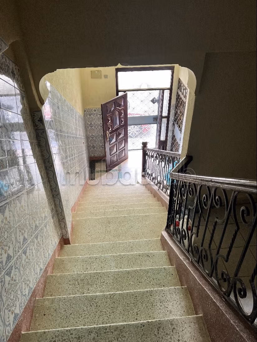 Find your house to buy. 5 comfortable rooms. Secured door.