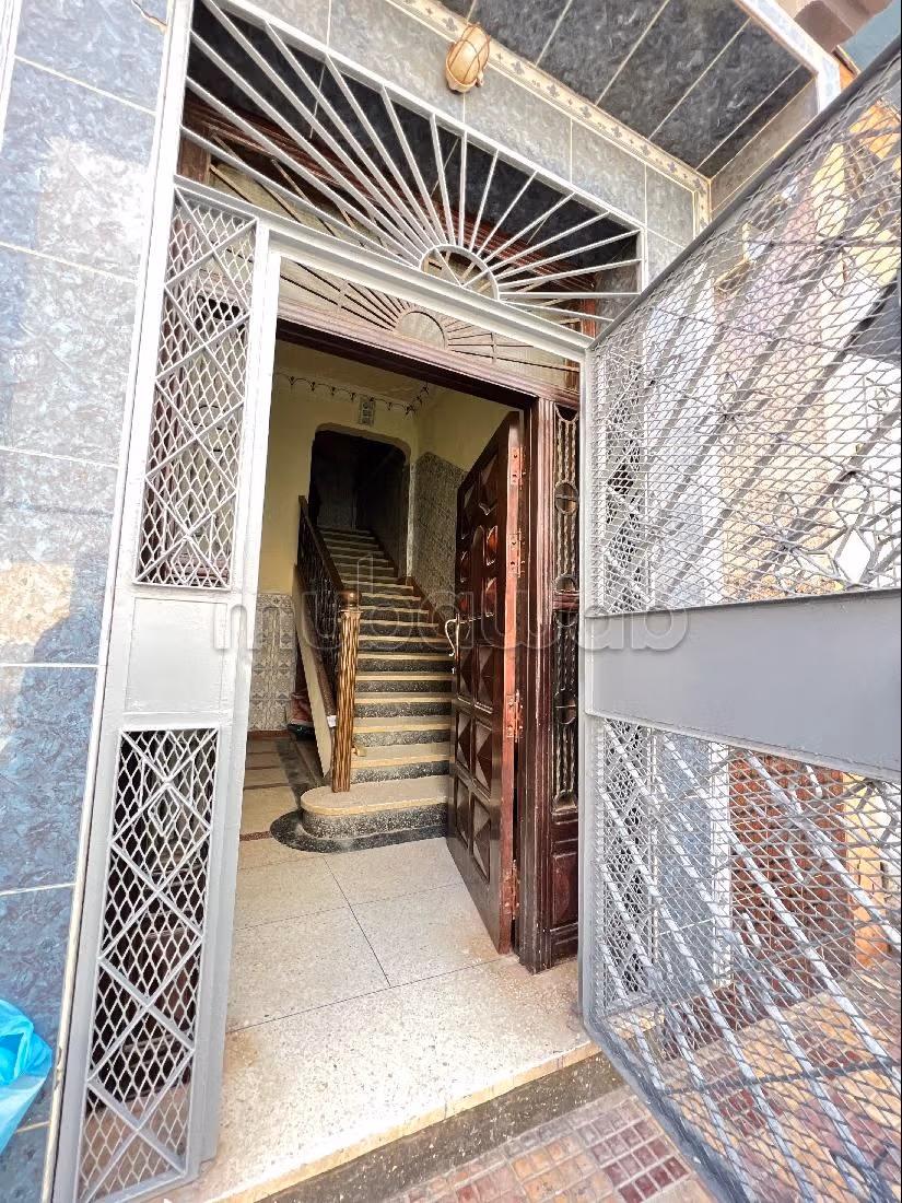 Find your house to buy. 5 comfortable rooms. Secured door.