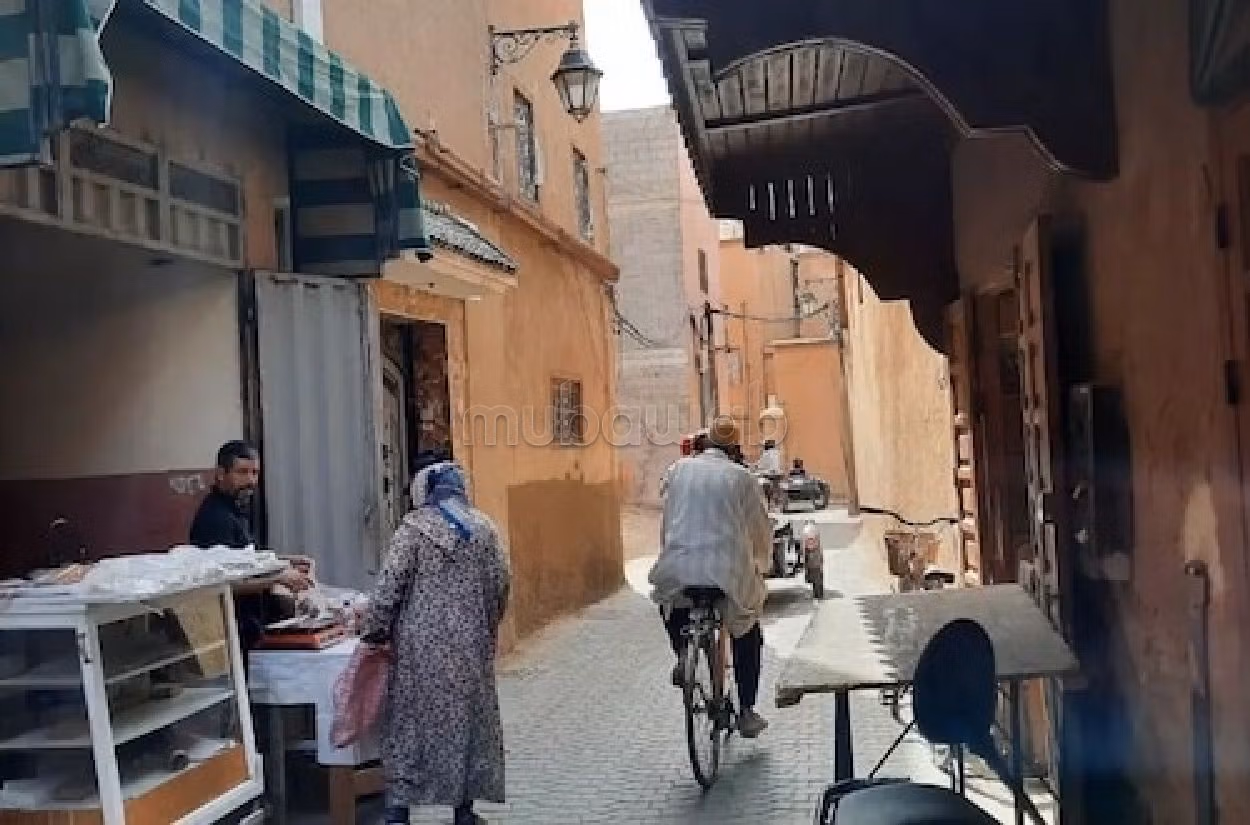 Maravilloso riad en venta en Zaouia Sidi Ghalem. 5 dormitorios. está amueblado con buen gusto. 