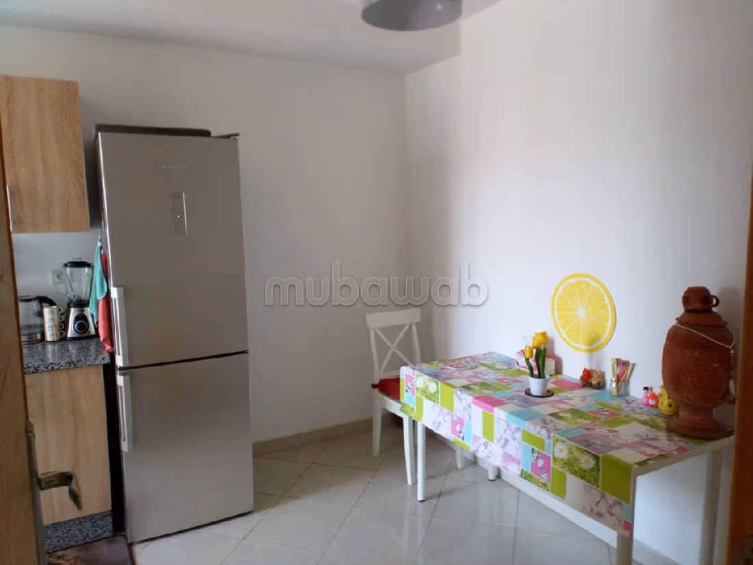 شقة للبيع ببوسكورة. 2 غرف. شرفة ومصعد