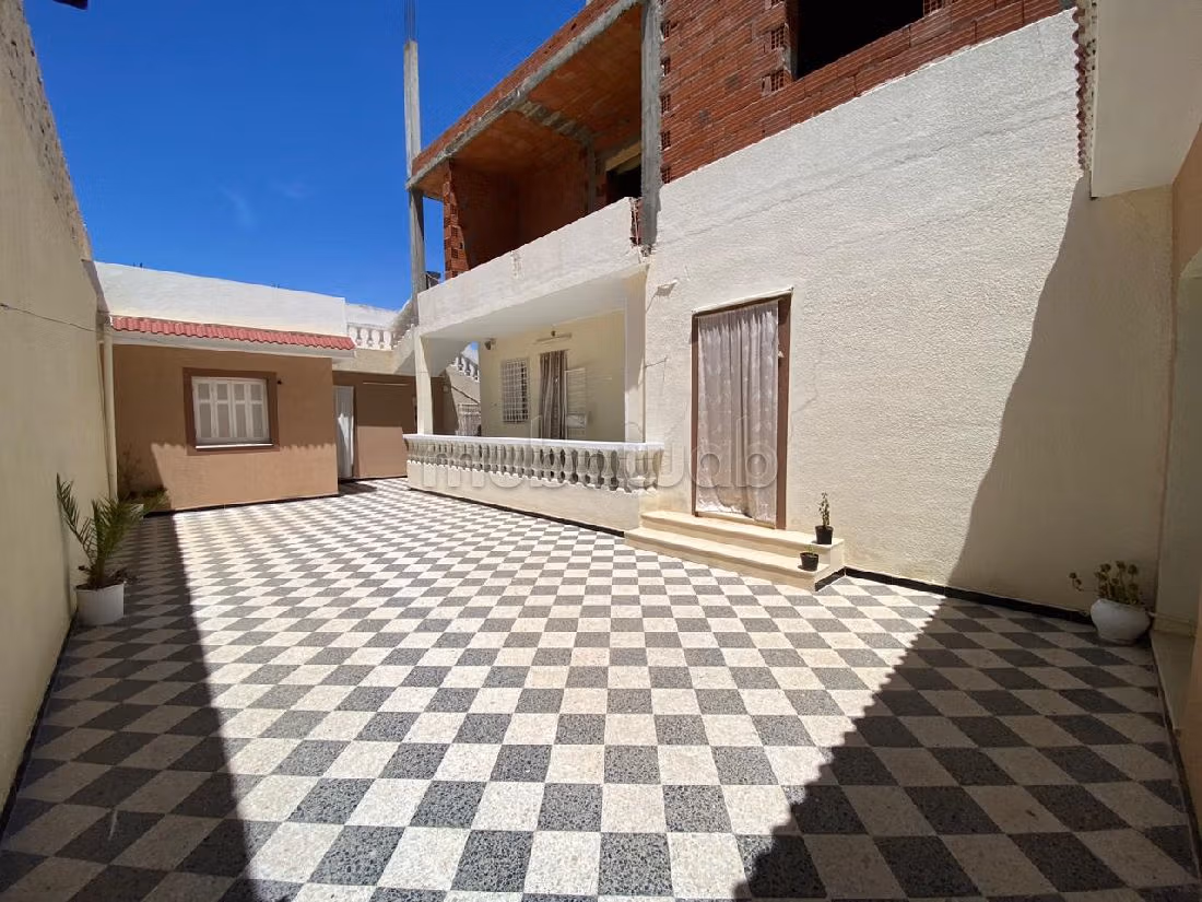 Luxury villa for sale. Small area 463 m². Air-conditioned. 