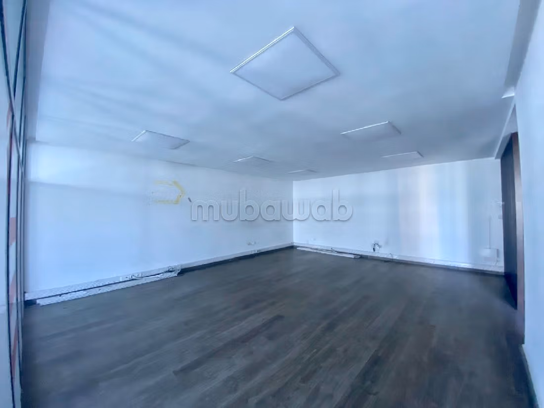 Offices for rent in Racine. Large area 117 m². Caretaker and air conditioning