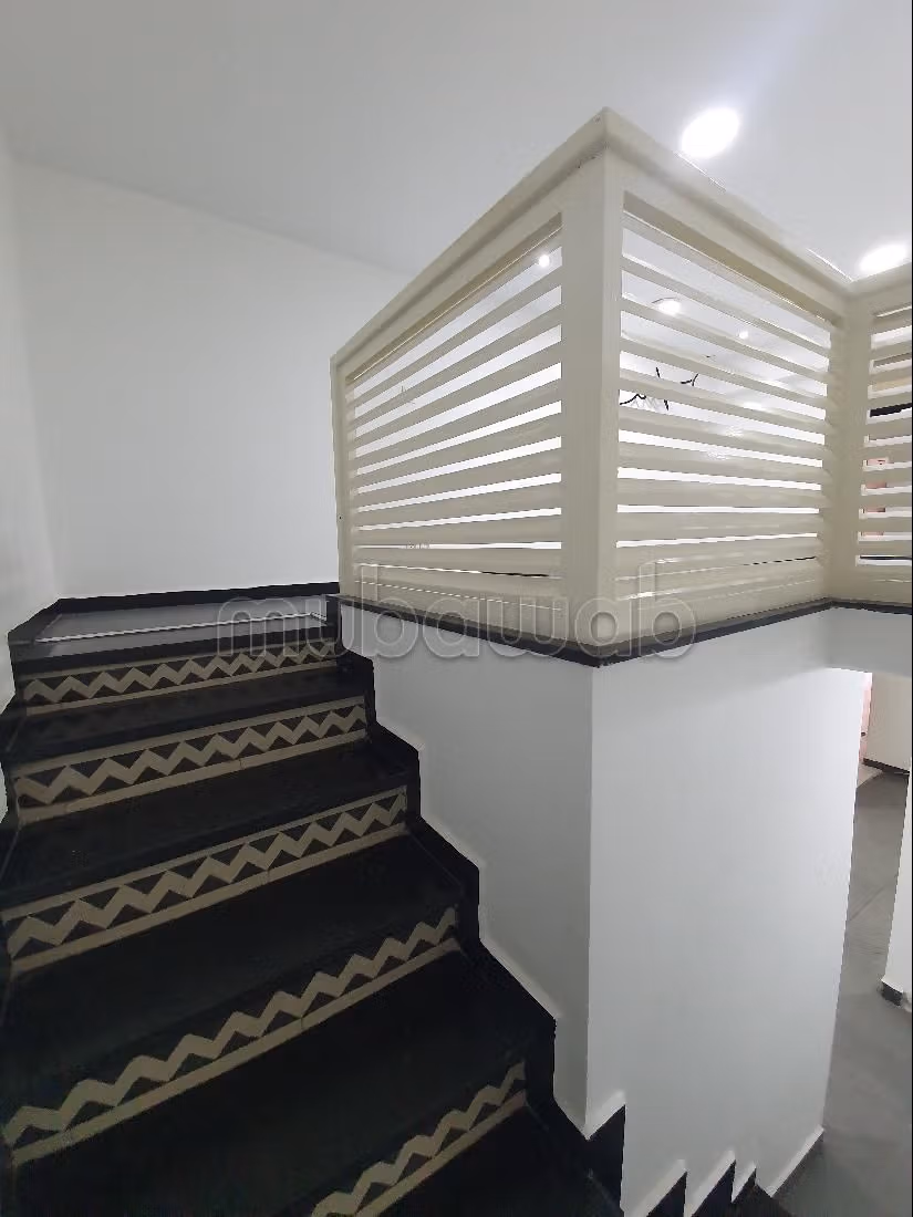 Offices & shops to rent in Racine. Dimension 67 m². Double glazed window, Central air conditioning. 