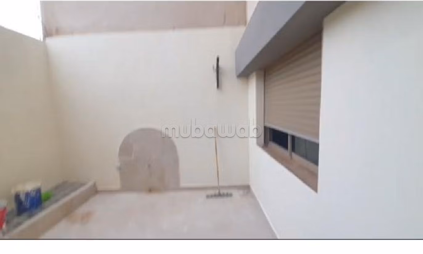 Find an apartment to buy in Almaz. Large area 94 m². Traditional living room, general satellite dish. 