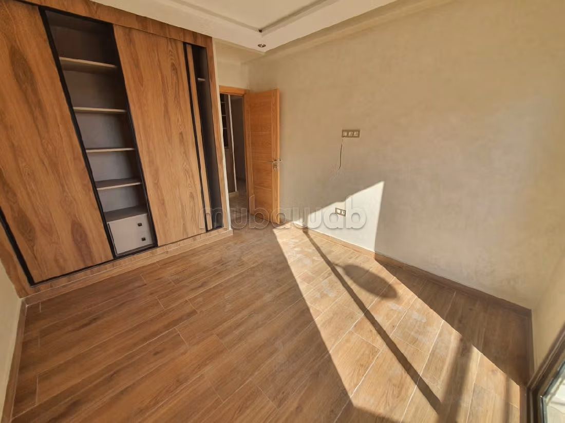 Find an apartment to buy in Almaz. Large area 94 m². Traditional living room, general satellite dish. 