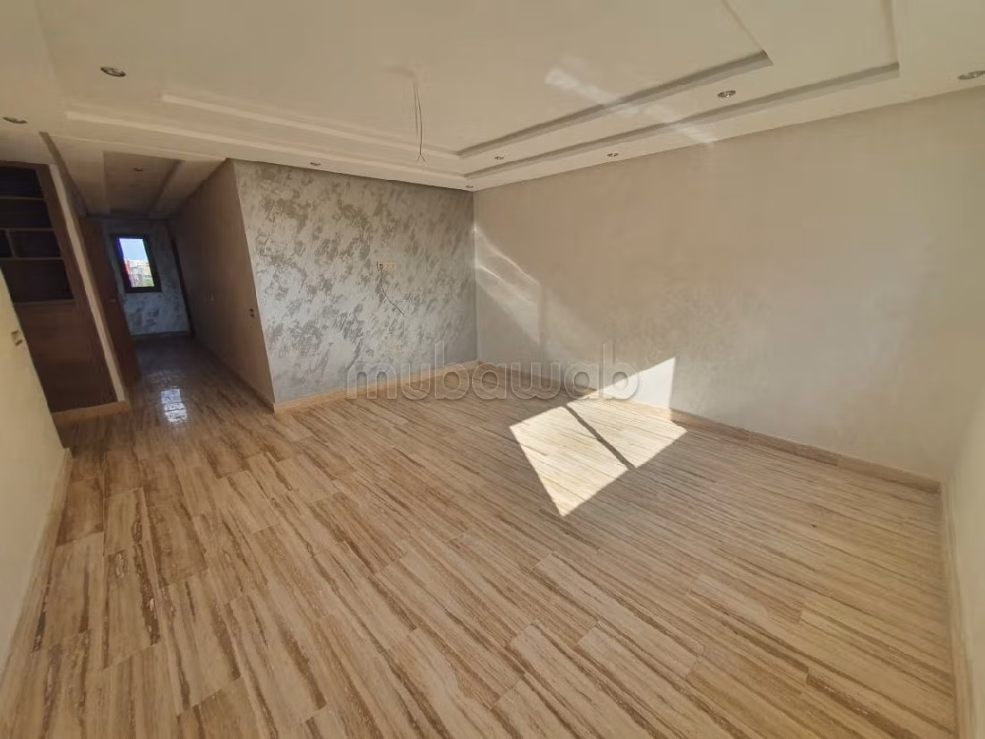 Find an apartment to buy in Almaz. Large area 94 m². Traditional living room, general satellite dish. 