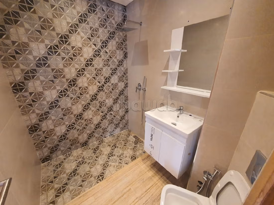 Find an apartment to buy in Almaz. Large area 94 m². Traditional living room, general satellite dish. 