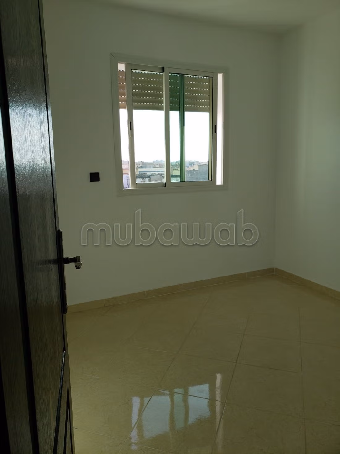 Precioso piso en alquiler. Gran superficie 60 m². Puerta de seguridad, salón amueblado marroquí