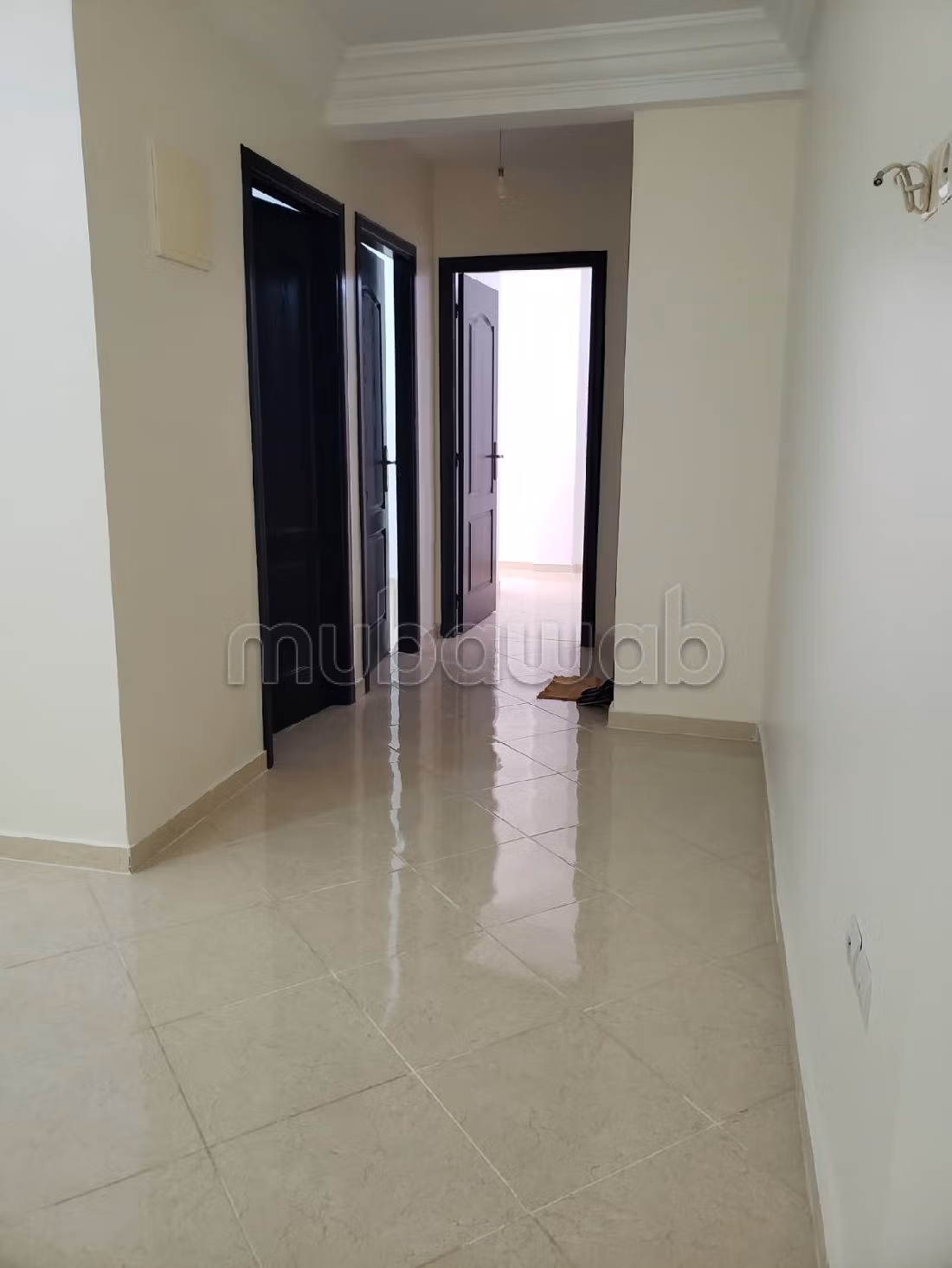Precioso piso en alquiler. Gran superficie 60 m². Puerta de seguridad, salón amueblado marroquí