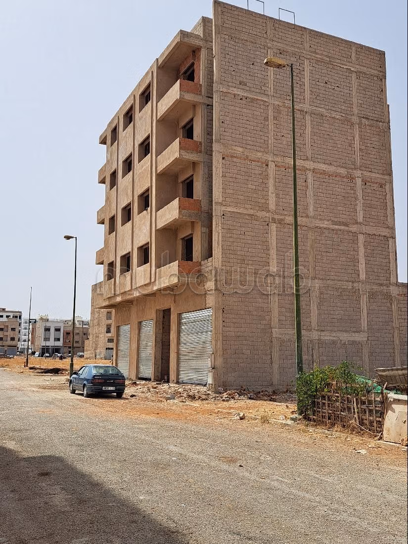 Terrain à acheter à Hay Bensouda. Surface totale 288 m²