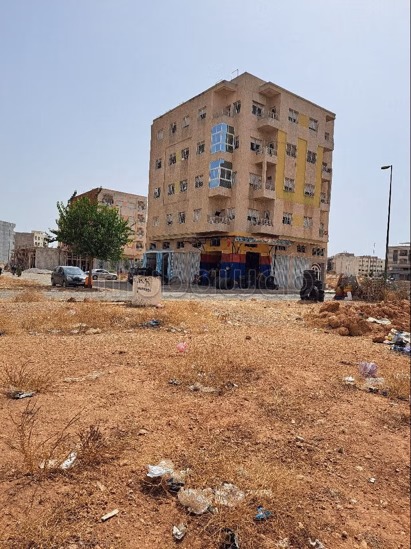 Terrain à acheter à Hay Bensouda. Surface totale 288 m²