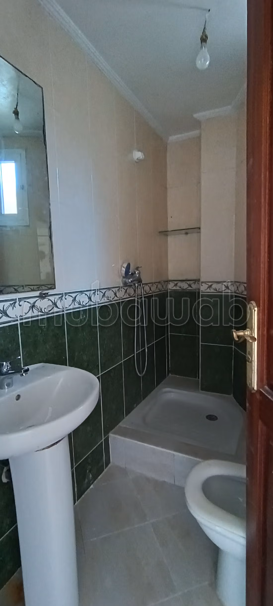 Affitto di un bellissimo appartamento a Beauséjour. Superficie 90 m². Ascensore e posto auto.