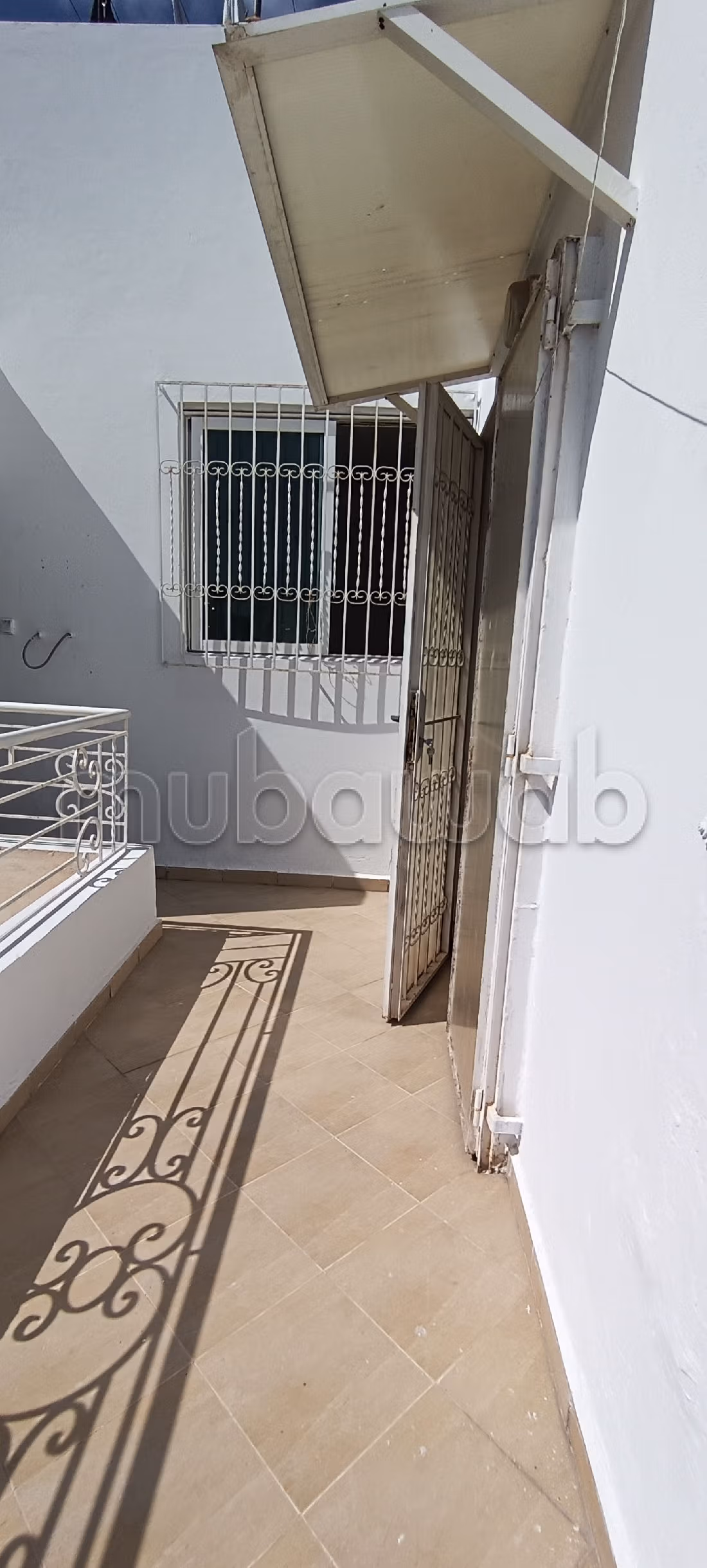 Affitto di un bellissimo appartamento a Beauséjour. Superficie 90 m². Ascensore e posto auto.