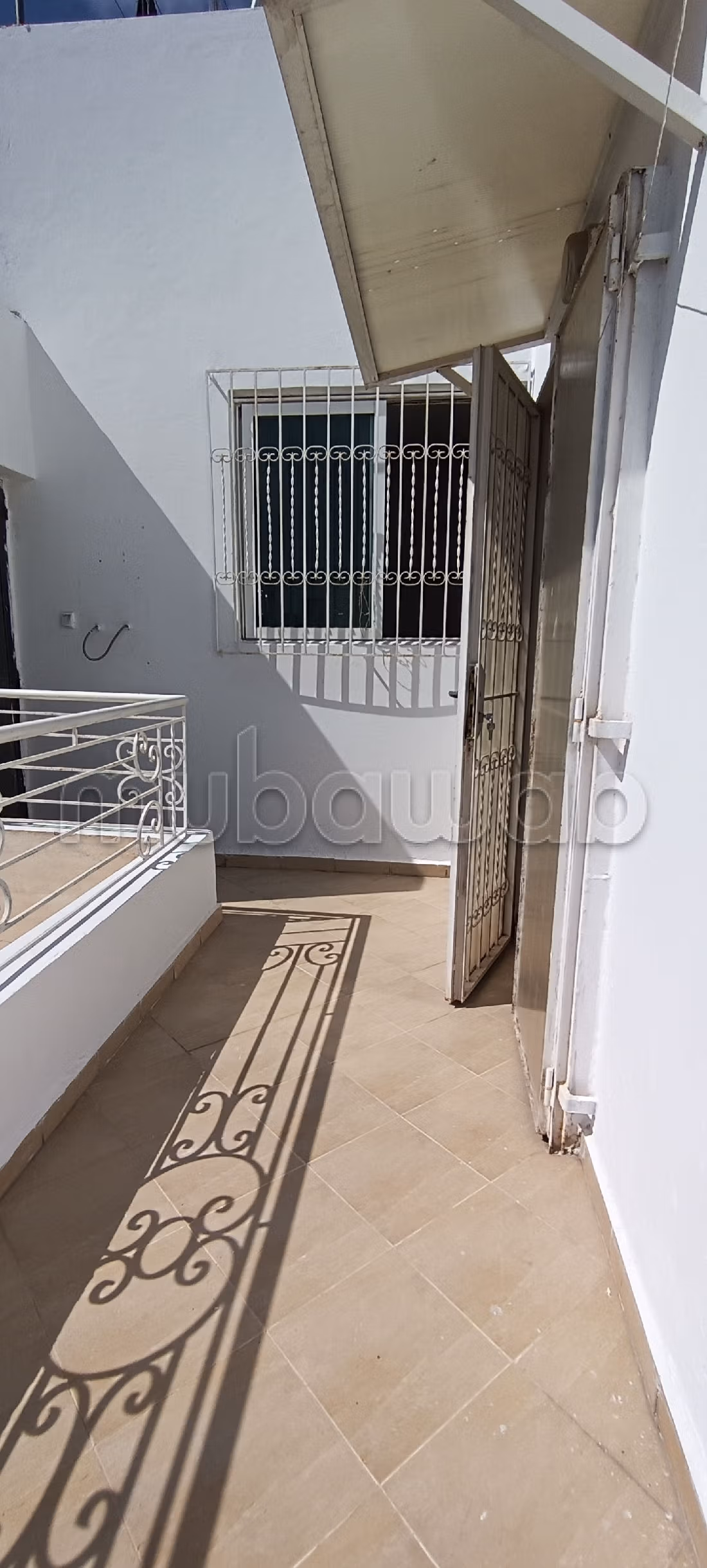 Affitto di un bellissimo appartamento a Beauséjour. Superficie 90 m². Ascensore e posto auto.