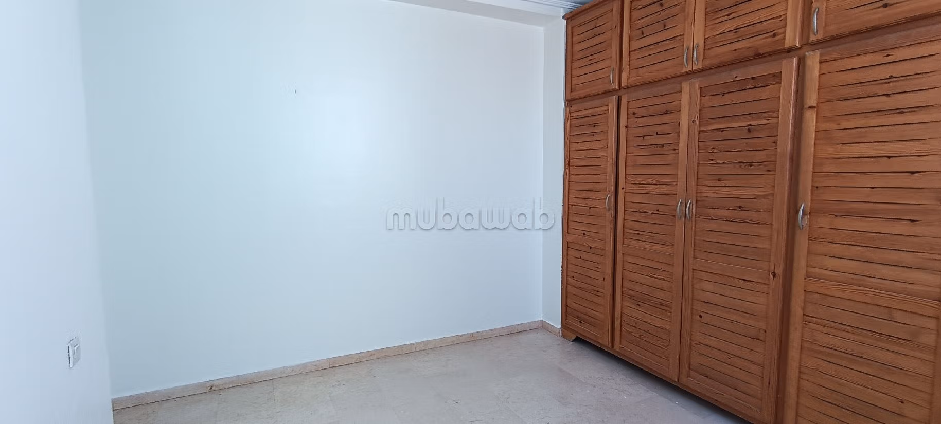 Affitto di un bellissimo appartamento a Beauséjour. Superficie 90 m². Ascensore e posto auto.