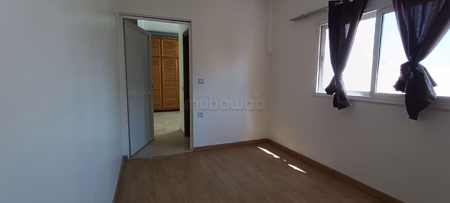 Affitto di un bellissimo appartamento a Beauséjour. Superficie 90 m². Ascensore e posto auto.