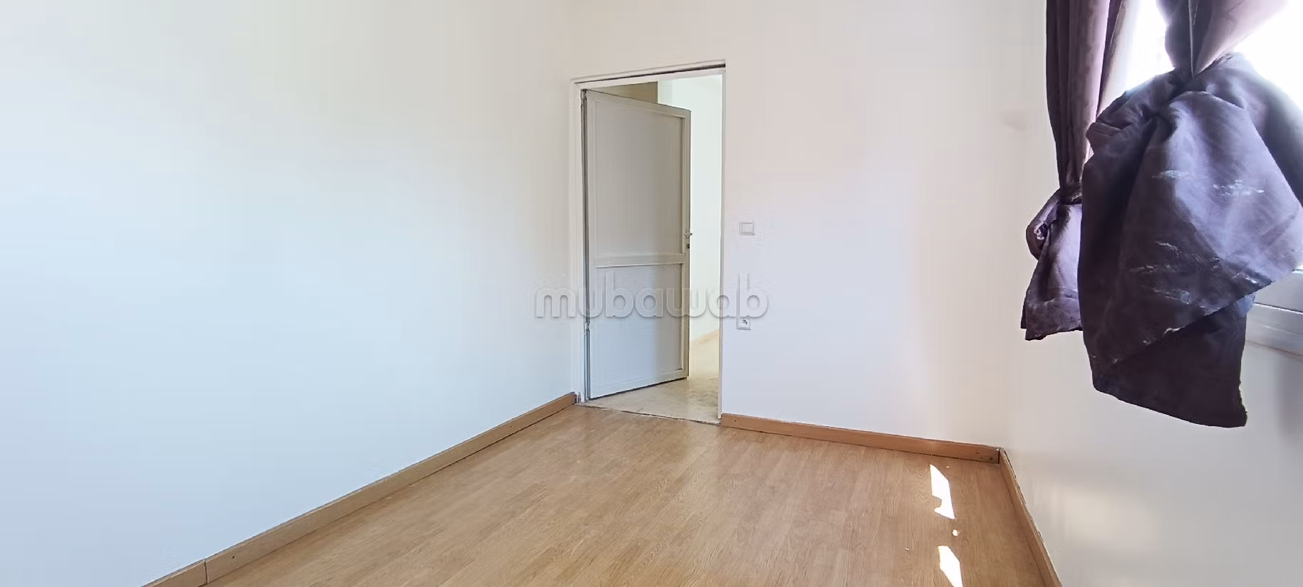 Affitto di un bellissimo appartamento a Beauséjour. Superficie 90 m². Ascensore e posto auto.