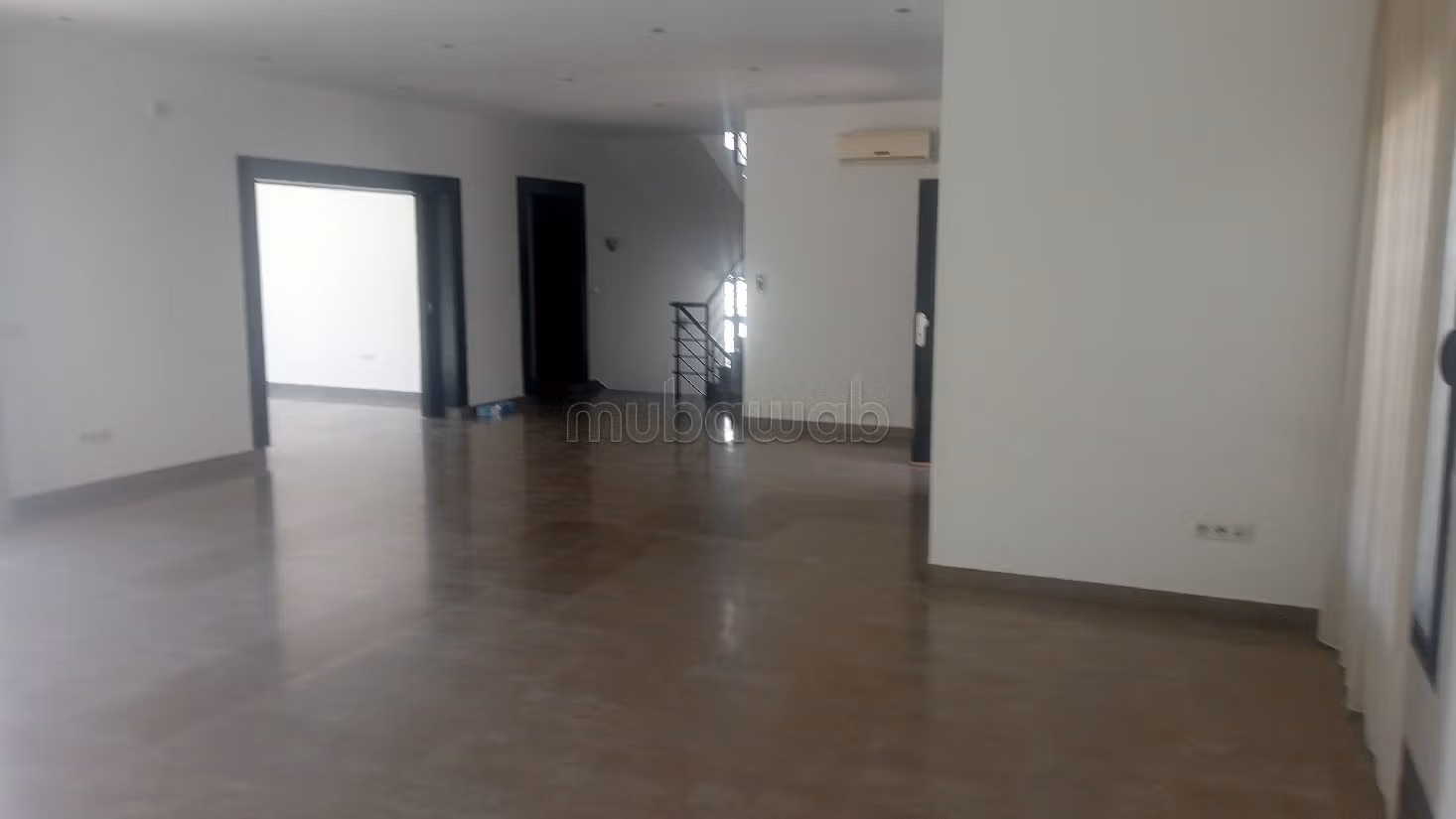 Luxury villa for rent in Gammarth Supérieur. 6 large rooms. Beautiful terrace and garden. 