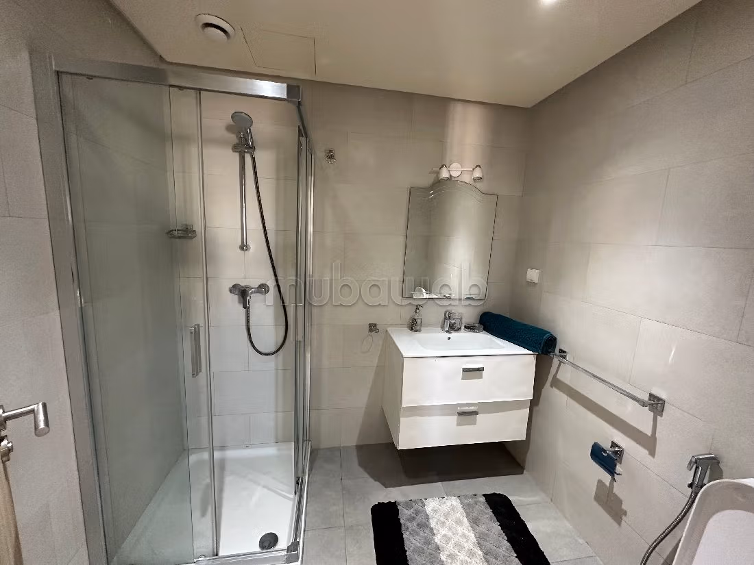 Appartements à louer à Founti. Surface totale 95 m². Jardin et terrasse