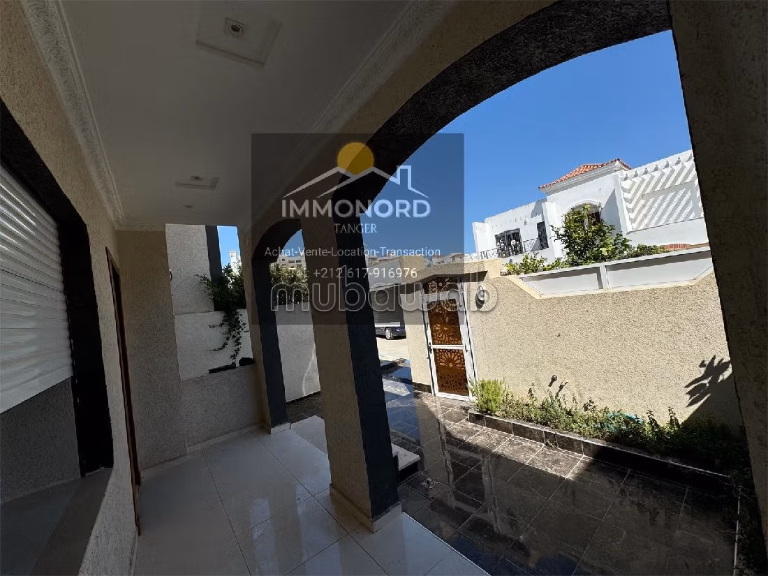 Villa de alto standing en venta en Route Nationale Assilah. Superficie 286 m². Mobiliario nuevo