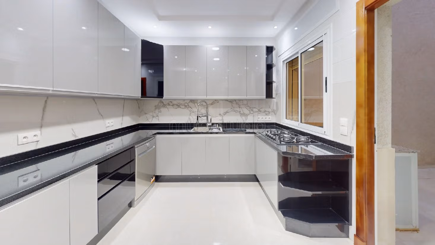 Villa de alto standing en venta en Route Nationale Assilah. Superficie 286 m². Mobiliario nuevo