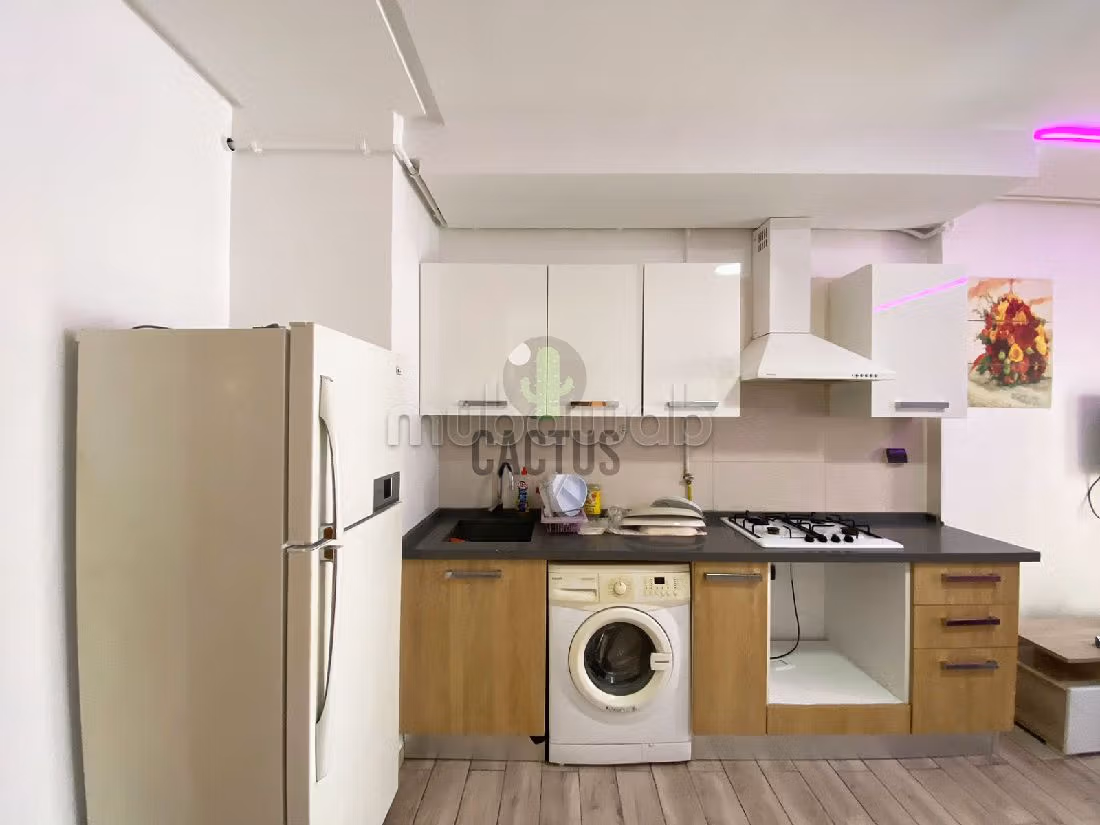 Sale of a lovely apartment in Cité El Wafa. 1 lovely room. Lift and terrace. 