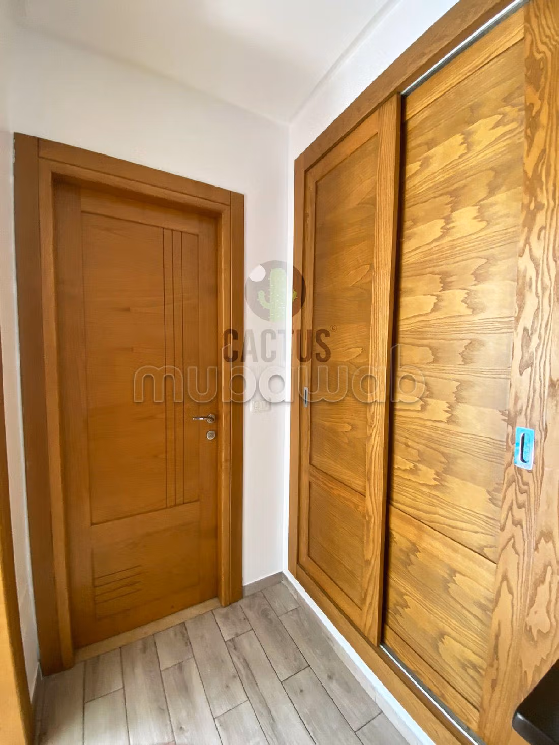 Sale of a lovely apartment in Cité El Wafa. 1 lovely room. Lift and terrace. 